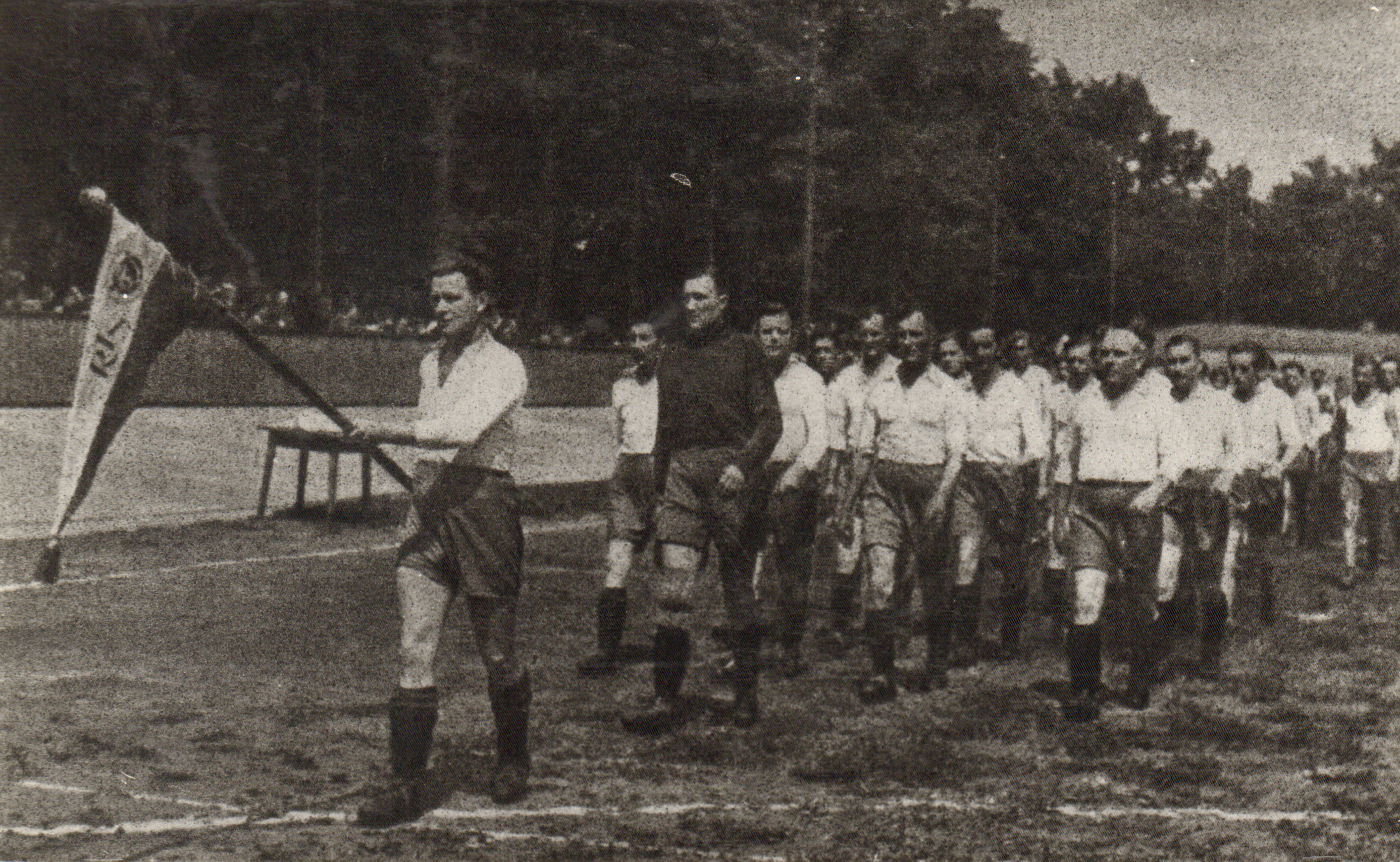 Widzew 1948 piłkarze RTS podczas defilady w Helenowie