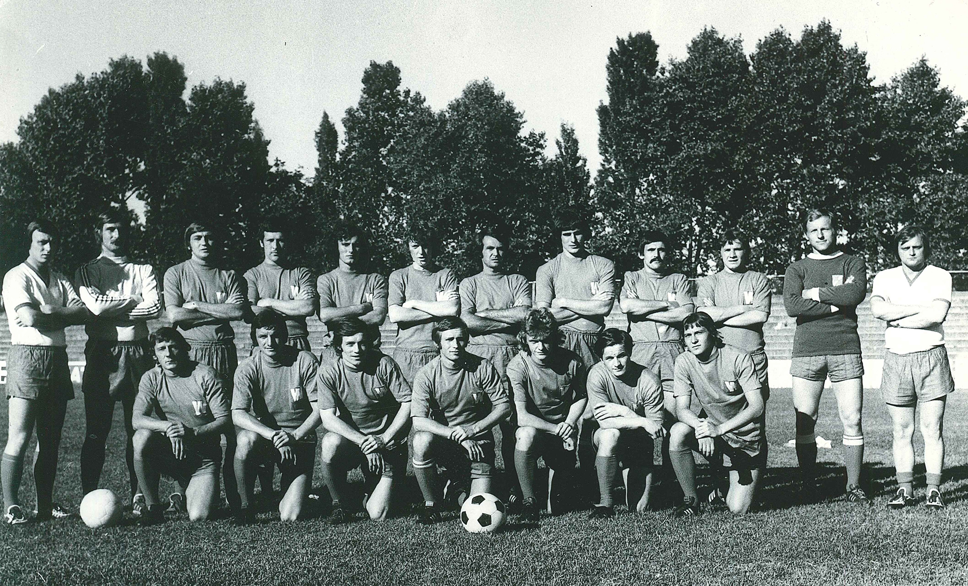 1976 r. listopad Widzew Łódź drużyna Zbigniew Kociołek trener (pierwszy z prawej)